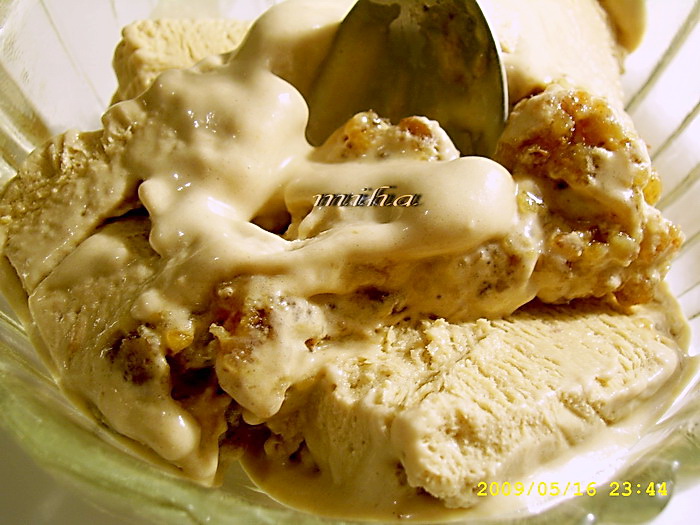 Inghetata de ciocolata cu nuci caramelizate