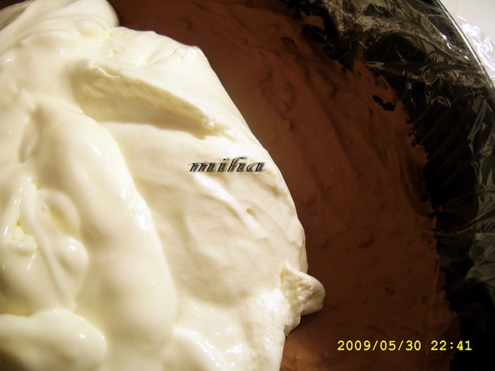 Tort cu crema de lapte condensat