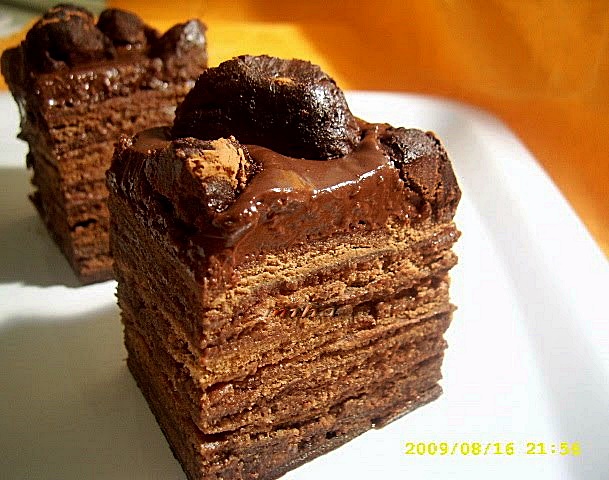 Tort cu foi si trufe de ciocolata