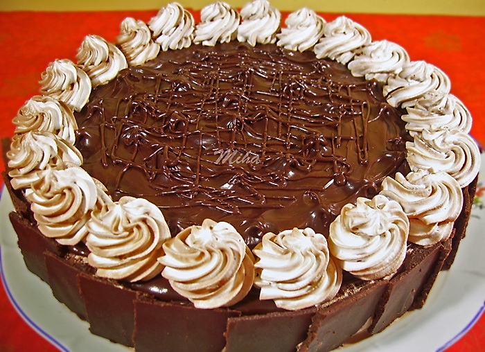 Tort cu crema de lapte condensat