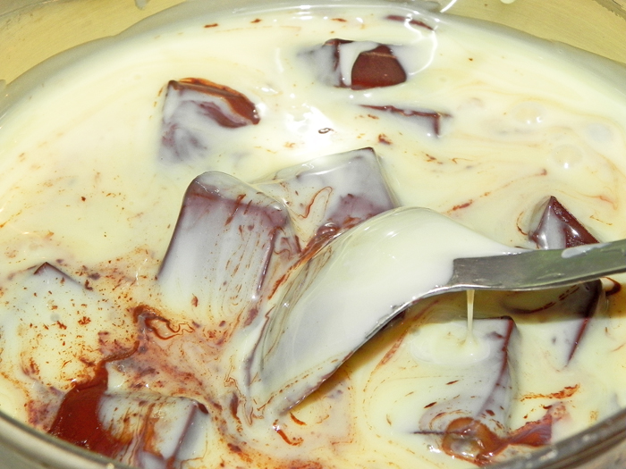 Crema de ciocolata cu frisca