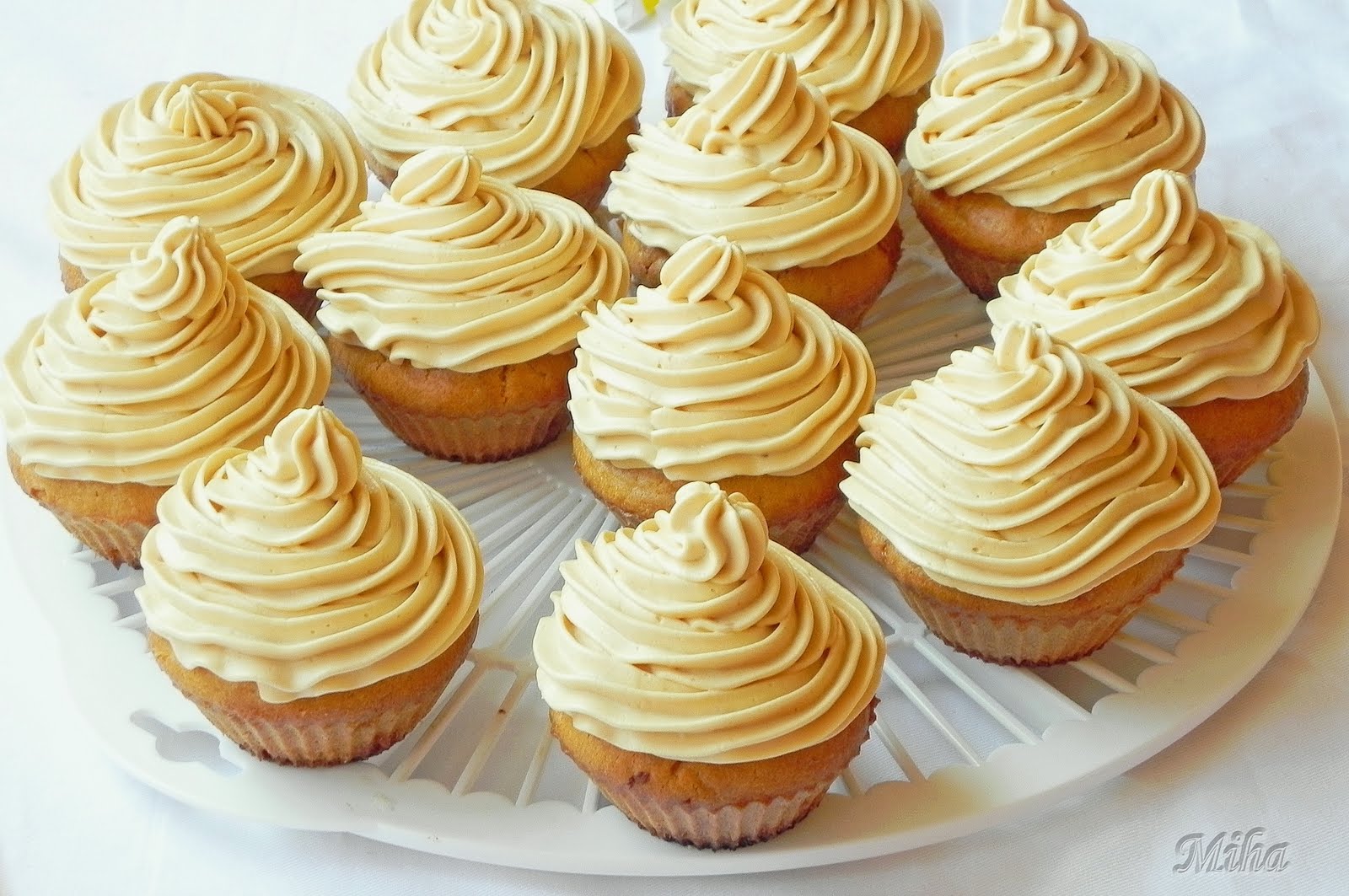 Prajituri mici cu dulce de leche
