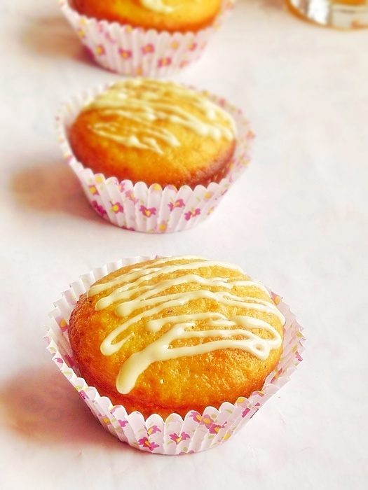 Muffins de casa cu ciocolata alba