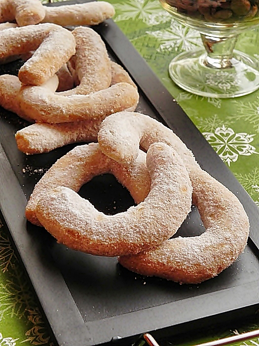 cornulete cu nuca si vanilie