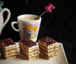 Prajitura cu biscuiti si budinca de ciocolata