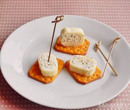 rulada de cascaval cu crema de branza
