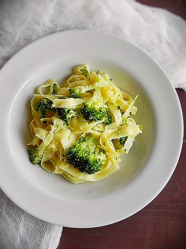 Paste cu broccoli si parmezan