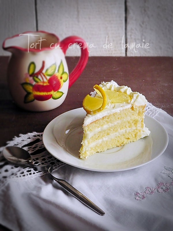 Felie de tort cu crema de lamaie