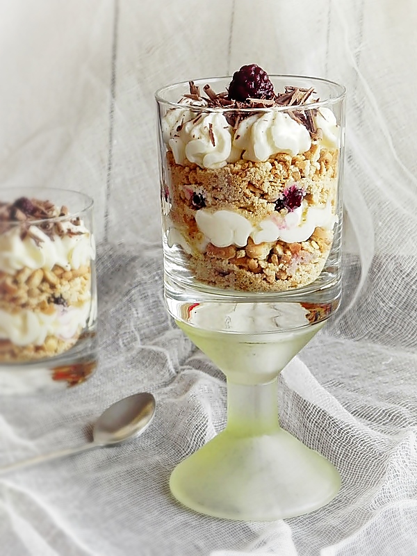 Desert cu biscuiti si crema de branza