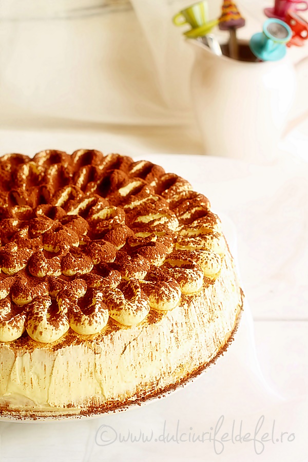 Tort cu crema de mascarpone si vanilie