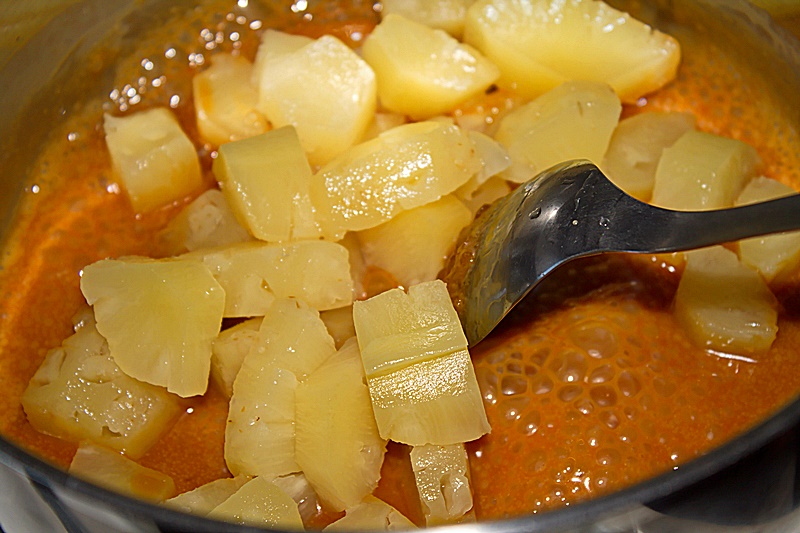 Ananas in caramel