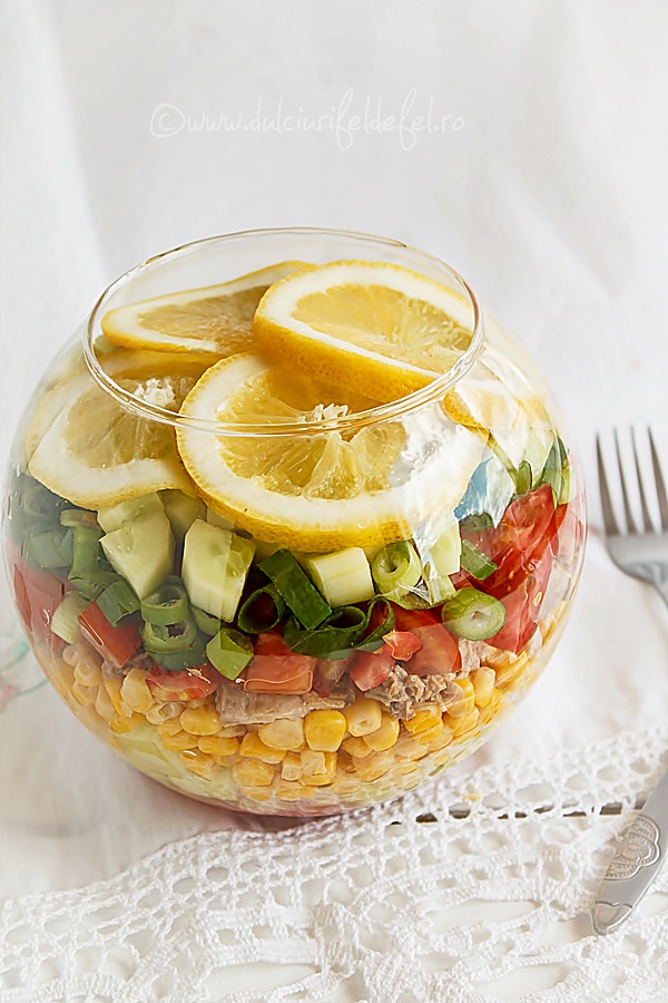 Salata cu ton si porumb dulce de la SunFood