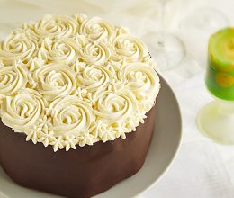 Tort cu caramel si ciocolata
