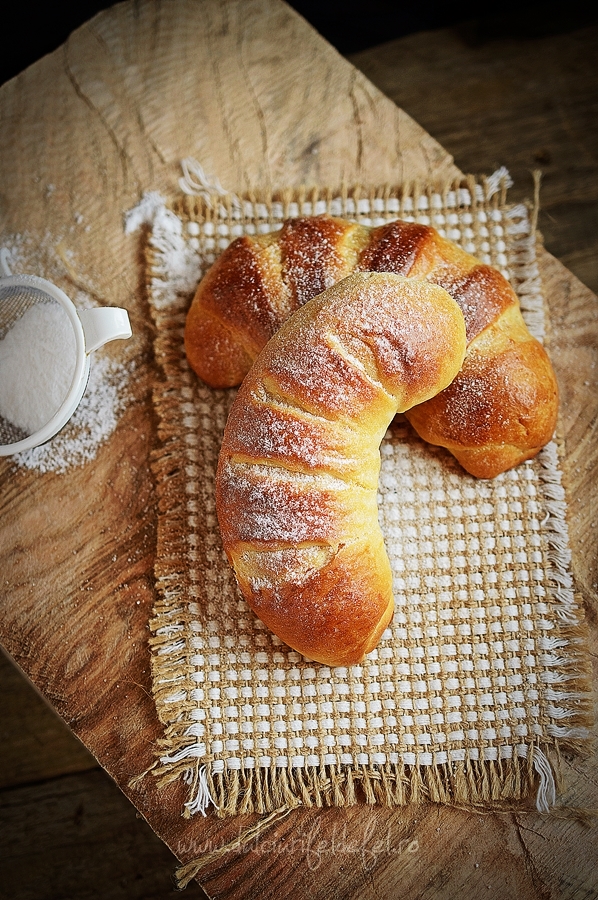 Cornuri pufoase cu crema de ciocolata Finetti