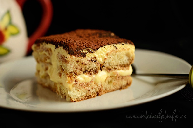 Felie tiramisu cu frisca