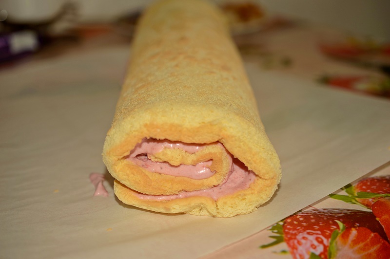 Rulada cu crema de mascarpone si capsuni